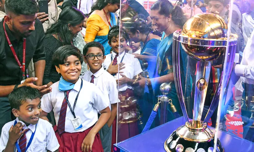 കെ.സി.എയും സർക്കാരും ബഹിഷ്കരിച്ചു; ലോകകപ്പ് ക്രിക്കറ്റ് ട്രോഫി കേരളത്തിൽ