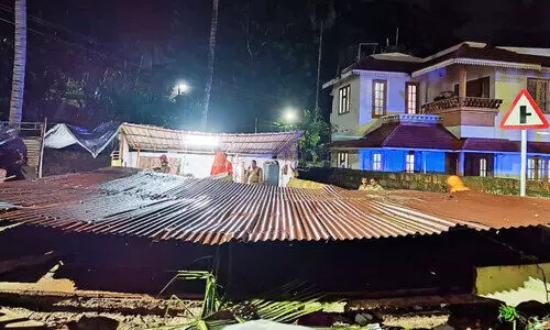 മഴയിൽ ഇരുനില കെട്ടിടം നിലംപൊത്തി