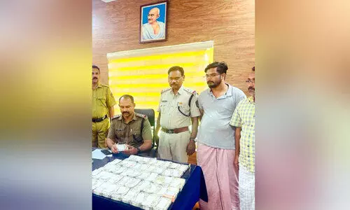 കൊടുവള്ളിയിൽ 38.5 ലക്ഷം രൂപയുടെ കുഴൽപണവുമായി രണ്ടുപേർ പിടിയിൽ