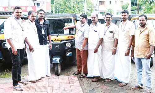 മഞ്ചേരിയിലെ ഓട്ടോറിക്ഷകളിൽ ഇനി പുതിയ സ്റ്റിക്കർ