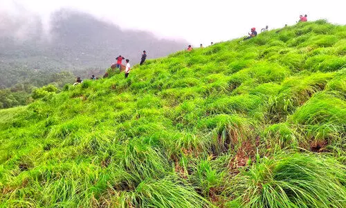 ചാത്തമംഗലം മലനിരകള്‍ സഞ്ചാരികളുടെ ഇഷ്ടസങ്കേതം