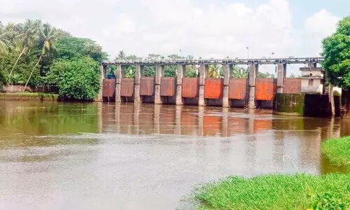 ക​ണ​ക്ക​ൻ​ക​ട​വി​ലെ ഷ​ട്ട​ർ മു​ഴു​വ​ൻ തു​റ​ന്നു