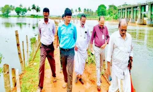 ഏ​നാ​മാ​വി​ലെ താ​ൽ​ക്കാ​ലി​ക ബ​ണ്ട് ഭാ​ഗി​ക​മാ​യി നീ​ക്കം ചെ​യ്തു