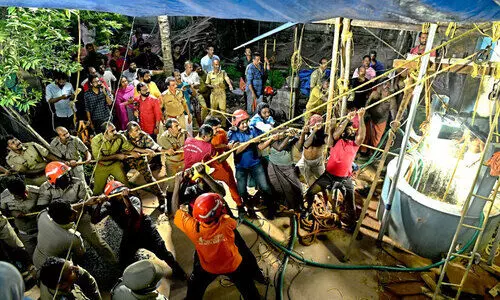 കിണറിൽ കുടുങ്ങിയ ആളെ പുറത്തെടുക്കാൻ പ്ലാൻ ബിയുമായി ജില്ല ഭരണകൂടം