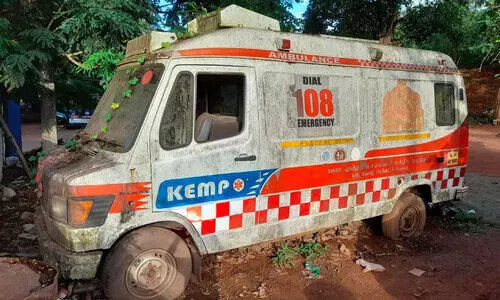 ആറ്റിങ്ങൽ താലൂക്ക്​ ആശുപത്രിയിൽ ആംബുലൻസ് തുരുമ്പെടുത്ത് നശിക്കുന്നു