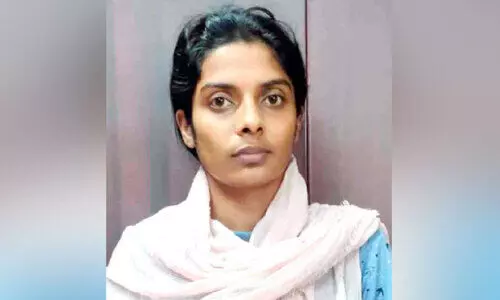 സു​ഹൃ​ത്തി​ന്റെ വീ​ട്ടി​ൽ മാ​മോ​ദീ​സ​ക്ക് എ​ത്തി സ്വര്‍ണാഭരണങ്ങൾ മോഷ്ടിച്ചു; യുവതി പിടിയില്‍