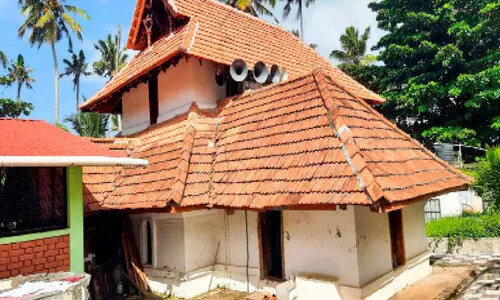 പു​ത്ത​ൻ​പ​ള്ളി​യെ​ങ്കി​ലും ഈ ​പ​ള്ളി​ക്ക്​ പഴക്കം നൂറ്റാണ്ടുകൾ...