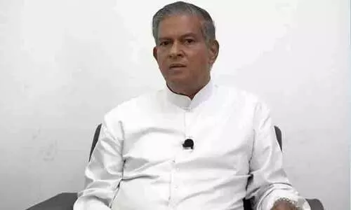 മന്ത്രിമാരെ തടഞ്ഞതിന് ഫാ. യൂജിന്‍ പെരേരയ്‌ക്കെതിരെ കേസ്; കണ്ടാലറിയാവുന്ന 20 പേര്‍ക്കെതിരെയും കലാപാഹ്വാനക്കുറ്റം