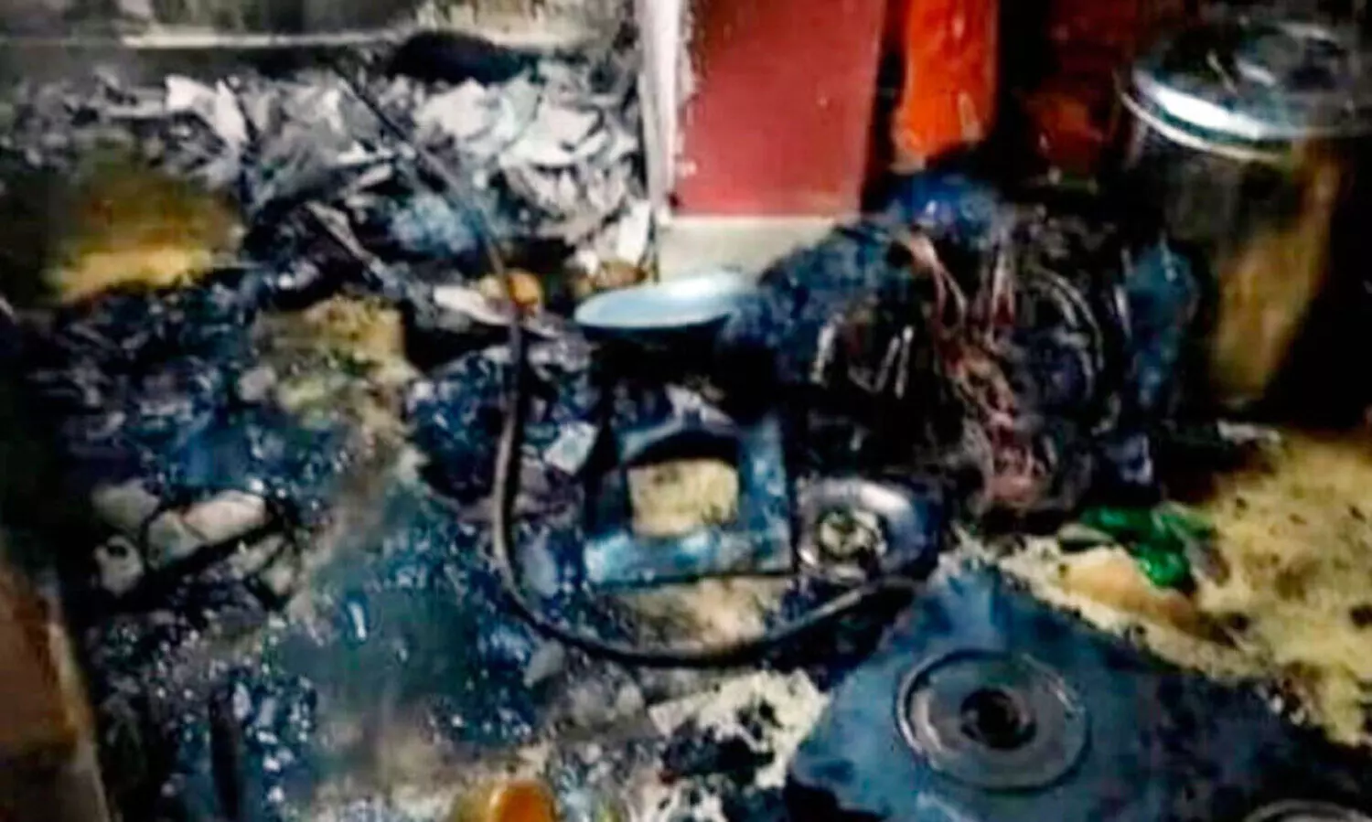 പാചകവാതകം ചോർന്ന് വീടിന്‍റെ ഒരുഭാഗം കത്തി