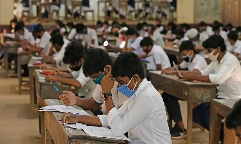 പ്ലസ് വൺ സീറ്റ് പ്രതിസന്ധി കുട്ടികളില്ലാത്തതിൽ പകുതിയും ‘ജോസഫ് ബാച്ചുകൾ’ പ്ലസ് വൺ സീറ്റ് പ്രതിസന്ധി കുട്ടികളില്ലാത്തതിൽ പകുതിയും ‘ജോസഫ് ബാച്ചുകൾ’