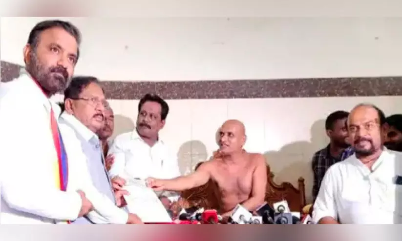 ജൈന ആചാര്യന്റെ വധക്കേസ്: അന്വേഷണം സി.ബി.ഐക്ക് കൈമാറില്ലെന്ന് സർക്കാർ ജൈന ആചാര്യന്റെ വധക്കേസ്: അന്വേഷണം സി.ബി.ഐക്ക് കൈമാറില്ലെന്ന് സർക്കാർ