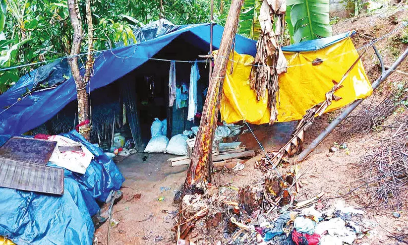 കു​ഞ്ഞു​മു​ഹ​മ്മ​ദ് കാ​ത്തി​രിക്കുന്നു,ലൈ​ഫ് പ​ദ്ധ​തി​യി​ൽ വീ​ടി​നാ​യി