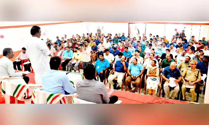 പരാതിപരിഹാരം: വകുപ്പുകളിൽ ഏകോപനം വേണം –മന്ത്രി പരാതിപരിഹാരം: വകുപ്പുകളിൽ ഏകോപനം വേണം –മന്ത്രി