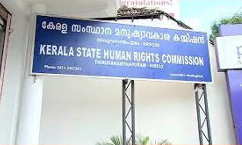 ജില്ല ആശുപത്രി ജീവനക്കാരന്റെ മരണത്തിൽ അനാസ്ഥ വ്യക്തമല്ലെന്ന് മനുഷ്യാവകാശ കമീഷൻ ജില്ല ആശുപത്രി ജീവനക്കാരന്റെ മരണത്തിൽ അനാസ്ഥ വ്യക്തമല്ലെന്ന് മനുഷ്യാവകാശ കമീഷൻ