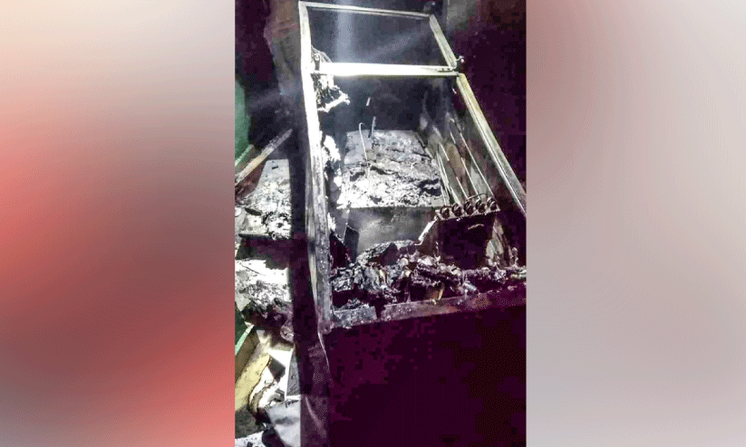 അടൂർ ജനറൽ ആശുപത്രി ഫാർമസിയിൽ തീപിടിത്തം; ഒന്നരലക്ഷം രൂപയുടെ നഷ്ടം അടൂർ ജനറൽ ആശുപത്രി ഫാർമസിയിൽ തീപിടിത്തം; ഒന്നരലക്ഷം രൂപയുടെ നഷ്ടം