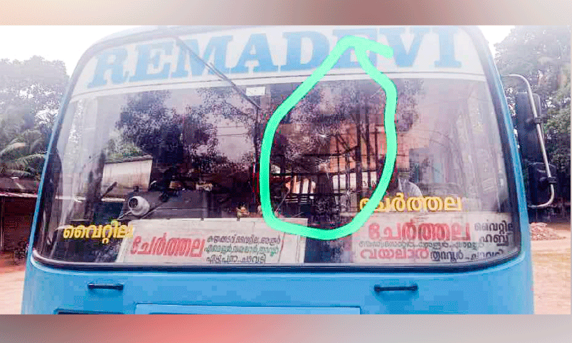 സ്വകാര്യ ബസ്​ തൊഴിലാളി സംഘർഷം: ഒരു ബസുകൂടി തകർത്തു