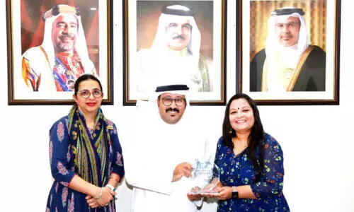 യൂ​സ​ഫ് ലോ​റി​ക്ക് മെ​മ​ന്റോ സ​മ്മാ​നി​ച്ചു