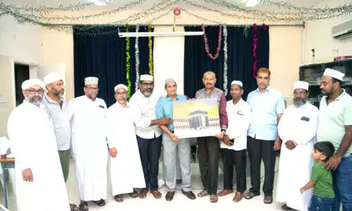 മ​ല​യാ​ളി ഹാ​ജി​മാ​ർ​ക്ക് സ്വീ​ക​ര​ണം ന​ൽ​കി