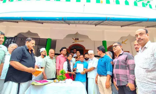 ശേഖരേട്ടന് പള്ളിയങ്കണത്തിൽ സ്നേഹയാത്ര ഒരുക്കി മഹല്ല് നിവാസികൾ