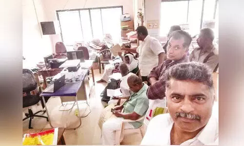 അട്ടപ്പാടിയിൽ വില്ലേജ് ഓഫിസുകളിൽ ആളില്ലാക്കസേരകൾ; ഗതികെട്ട് ജനം അട്ടപ്പാടിയിൽ വില്ലേജ് ഓഫിസുകളിൽ ആളില്ലാക്കസേരകൾ; ഗതികെട്ട് ജനം