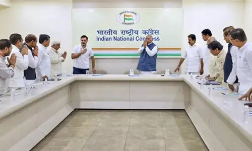 എൻ.സി.പിയിലെ പിളർപ്പ്: മഹാരാഷ്ട്ര കോൺഗ്രസ് ഹൈകമാൻഡിനു മുന്നിൽ