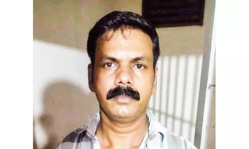 120 കുപ്പി മദ്യവുമായി കോഴിച്ചെന സ്വദേശി പിടിയിൽ 120 കുപ്പി മദ്യവുമായി കോഴിച്ചെന സ്വദേശി പിടിയിൽ