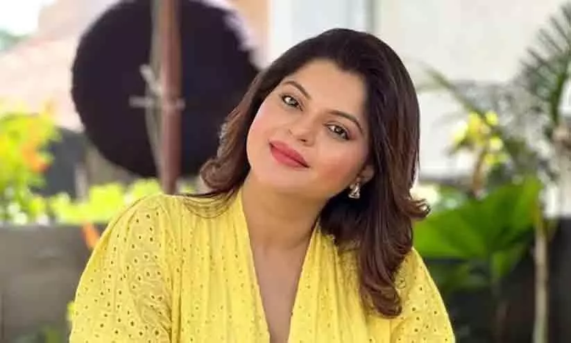 Sneha Wagh Opens Up guy misbehaving with her and mom slapped him