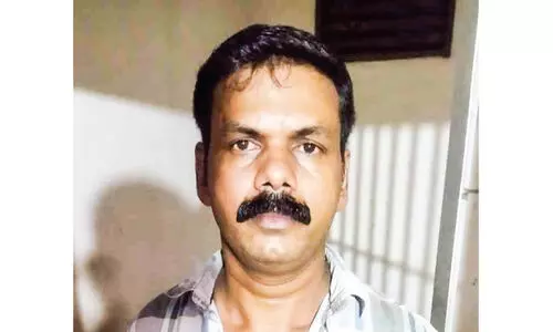 120 കു​പ്പി മ​ദ്യ​വു​മാ​യി കോ​ഴി​ച്ചെ​ന സ്വ​ദേ​ശി പി​ടി​യി​ൽ