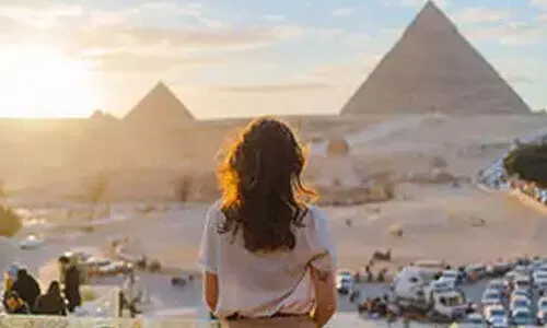 ബ​ഹ്​​റൈ​ൻ അം​ബാ​സ​ഡ​ർ ഈ​ജി​പ്​​ത്​ ടൂ​റി​സം മ​ന്ത്രി​യു​മാ​യി ച​ർ​ച്ച ന​ട​ത്തി