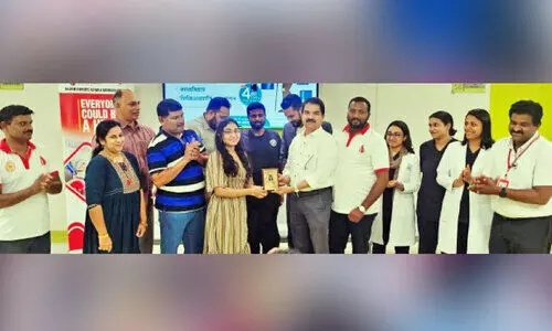 ഇ​ന്ത്യ​ൻ സ്കൂ​ൾ പ്ല​സ് ടു ​ടോ​പ്പ​ർ വീ​ണ​യെ ബി.​ഡി.​കെ അ​നു​മോ​ദി​ച്ചു