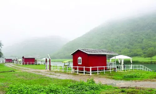 ഖരീഫ് സഞ്ചാരികളുടെ മനംകവർന്ന്​ കുടിലുകൾ