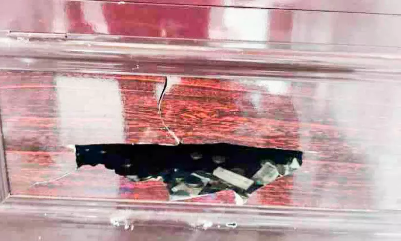 ചെ​മ്മ​ന​ത്തു​ക​ര സെ​ന്‍റ്​ ആ​ന്‍റ​ണീ​സ് പ​ള്ളി​യി​ൽ  നേർച്ചപ്പെട്ടി കുത്തിത്തുറന്ന് മോഷണം