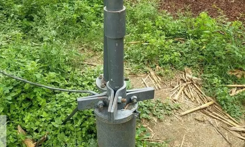 കുഴൽകിണറ്റിൽനിന്ന് ശബ്ദം: ആശങ്കയോടെ കുടുംബം കുഴൽകിണറ്റിൽനിന്ന് ശബ്ദം: ആശങ്കയോടെ കുടുംബം