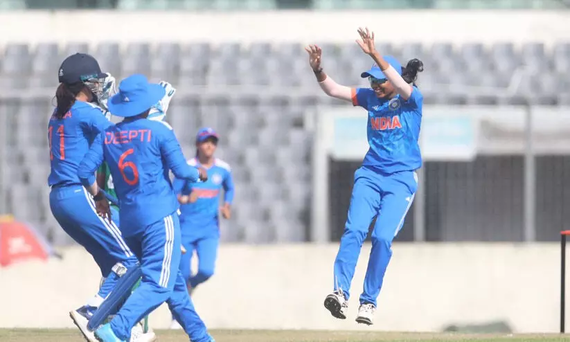 മിന്നുമണിക്ക് രണ്ടു വിക്കറ്റ്; ബംഗ്ലാദേശിനെതിരെ ഇന്ത്യക്ക് നാലു വിക്കറ്റ് തോൽവി മിന്നുമണിക്ക് രണ്ടു വിക്കറ്റ്; ബംഗ്ലാദേശിനെതിരെ ഇന്ത്യക്ക് നാലു വിക്കറ്റ് തോൽവി