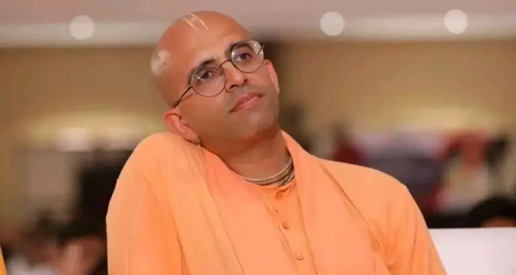 കുടവയറൊഴിവാക്കാൻ സ്ത്രീകൾ ജിമ്മിൽ പോകണ്ട; വീട്ടുജോലികൾ ചെയ്താൽ മതിയെന്ന് ഇസ്കോൺ സന്ന്യാസി കുടവയറൊഴിവാക്കാൻ സ്ത്രീകൾ ജിമ്മിൽ പോകണ്ട; വീട്ടുജോലികൾ ചെയ്താൽ മതിയെന്ന് ഇസ്കോൺ സന്ന്യാസി