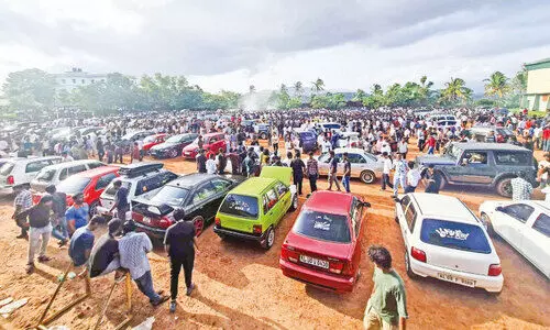 കോളജ് ഗ്രൗണ്ടിൽ വാഹനങ്ങളുടെ അഭ്യാസപ്രകടനം; വടിയെടുത്ത് മോട്ടോർ വാഹന വകുപ്പ്