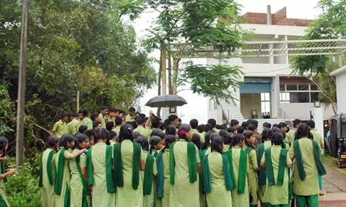 ബാറിനെതിരെ വിദ്യാർഥികൾ സമരത്തിൽ