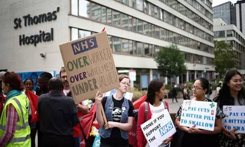 Britain to increase public sector salaries