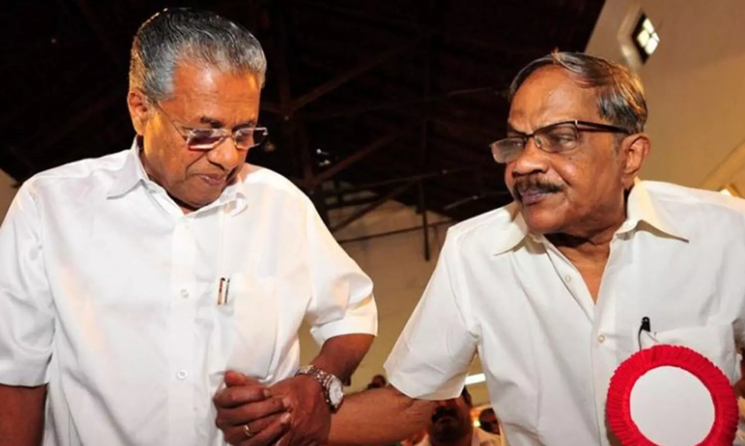 എം.ടിക്ക് നവതി ആശംസ നേർന്ന് മുഖ്യമന്ത്രി പിണറായി വിജയൻ