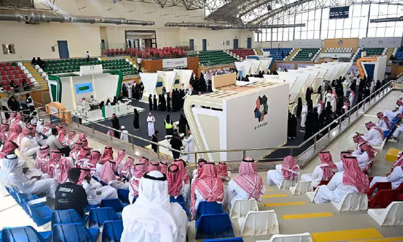 നി​യോ​മി​ലെ തൊ​ഴി​ൽ മേ​ള​യി​ൽ അ​വ​സ​ര​ങ്ങ​ളു​മാ​യി 20ഓ​ളം ക​മ്പ​നി​ക​ൾ