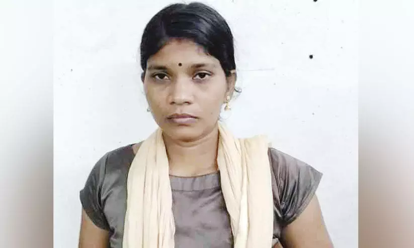 ജ്വല്ലറിയിലെത്തി മാല മോഷ്ടിച്ച കേസ്; യുവതി അറസ്റ്റിൽ ജ്വല്ലറിയിലെത്തി മാല മോഷ്ടിച്ച കേസ്; യുവതി അറസ്റ്റിൽ