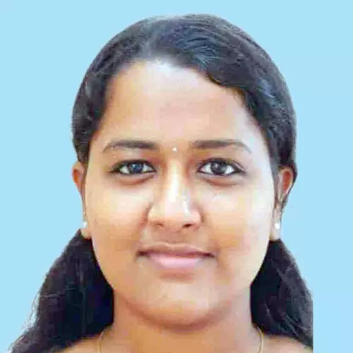 സ്കൂ​ട്ട​റി​ല്‍ കെ.​എ​സ്.​ആ​ർ.​ടി.​സി ബ​സി​ടി​ച്ച് വി​ദ്യാ​ര്‍ഥി​നി മ​രി​ച്ചു