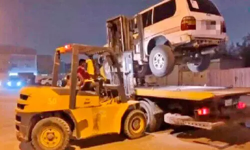 പാ​ല​ത്തി​ൽ​കൂ​ടി ഓ​ടി​ച്ച വാ​ഹ​നം പി​ടി​ച്ചെ​ടു​ത്തു