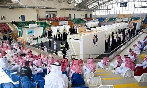 നി​യോ​മി​ലെ തൊ​ഴി​ൽ മേ​ള​യി​ൽ അ​വ​സ​ര​ങ്ങ​ളു​മാ​യി 20ഓ​ളം ക​മ്പ​നി​ക​ൾ