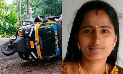 കാട്ടുപന്നി ഓട്ടോയിലിടിച്ച് വനിത ഡ്രൈവർ മരിച്ച സംഭവം: വ്യാപക പ്രതിഷേധം