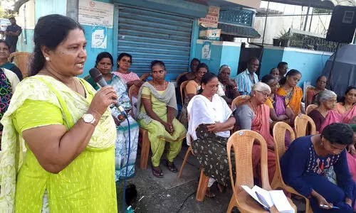 ഇല്ല സാർ, ചെല്ലാനം ഇപ്പോഴും കടലാക്രമണത്തിലാണ്​;  സമരത്തിലാണ്​