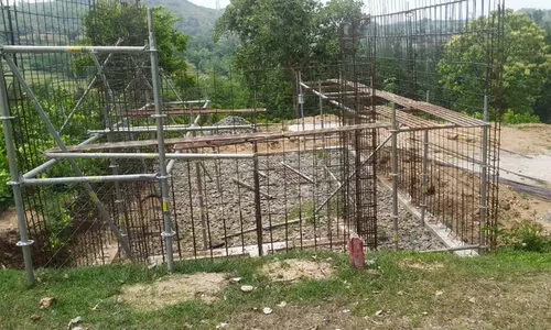 ആദിവാസി ഭൂമി കൈയേറ്റം സംബന്ധിച്ച പരാതി: നിർമാണത്തിന് സ്റ്റോപ്പ് മെമ്മോ നൽകിയും പിൻവലിച്ചും റവന്യൂ ഉദ്യോഗസ്ഥർ