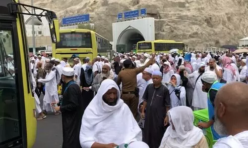 ജുമുഅയിലും പ്രാർഥനയിലും പ​ങ്കെടുത്ത്​ ഇന്ത്യൻ ഹാജിമാർ