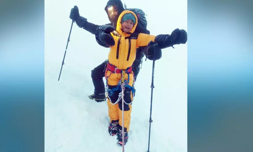 എൽബ്രസ്​ കൊടുമുടി കീഴടക്കി എട്ടുവയസ്സുകാരൻ