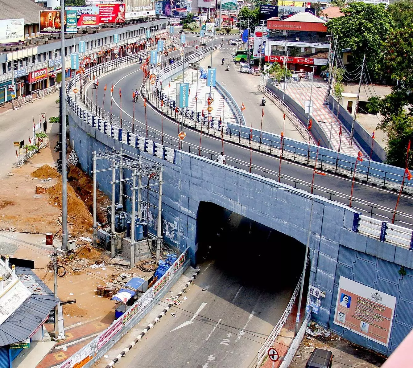 ചിന്നക്കടയിലെ മൺമതിൽ മേൽപാലംചിന്നക്കടയിലെ മൺമതിൽ മേൽപാലം ചിന്നക്കടയിലെ മൺമതിൽ മേൽപാലംചിന്നക്കടയിലെ മൺമതിൽ മേൽപാലം